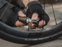 Ultrakompaktowa pompka Topeak Airbooster Nano L - 2